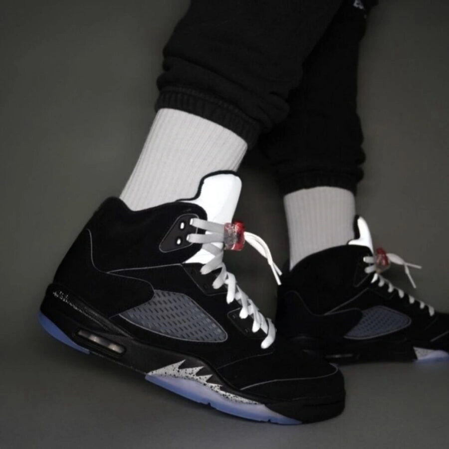Hot Sale🔥 5 Retro Black Metallic Reimagined